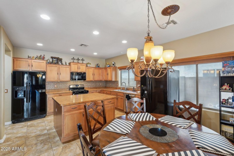 12-web-or-mls-W Victory Way-012