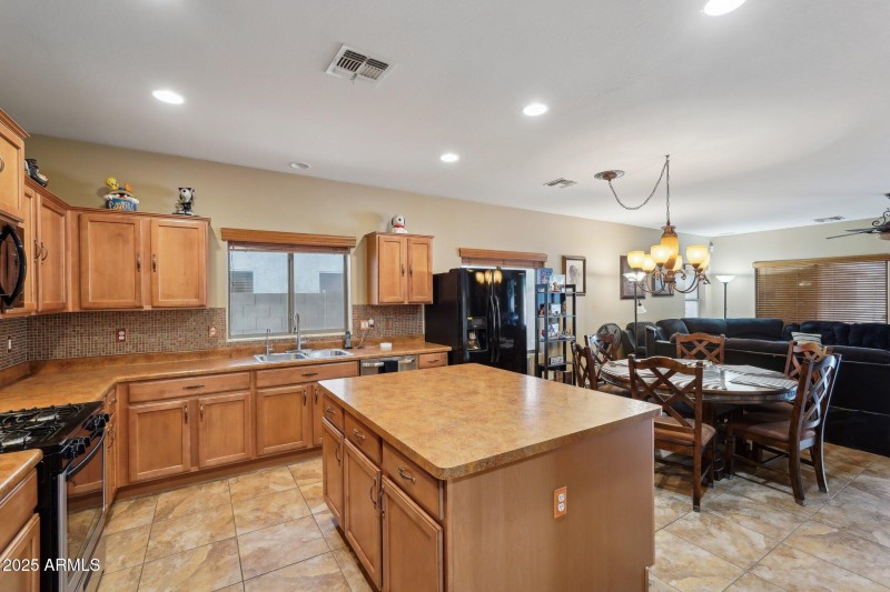 15-web-or-mls-W Victory Way-015