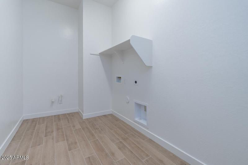 Tri Pointe Blossom Rock 492 - Laundry-1M