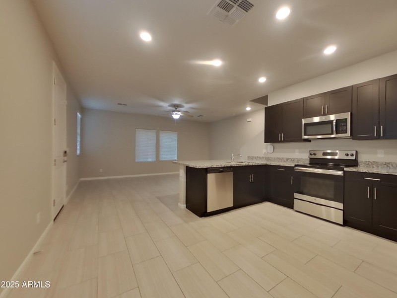 4_pc_hQuBeGq00M_UTKNfIE48g_layout_0