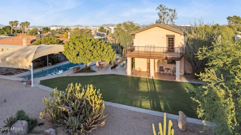 73-web-or-mls-11816-n-bancroft-dr