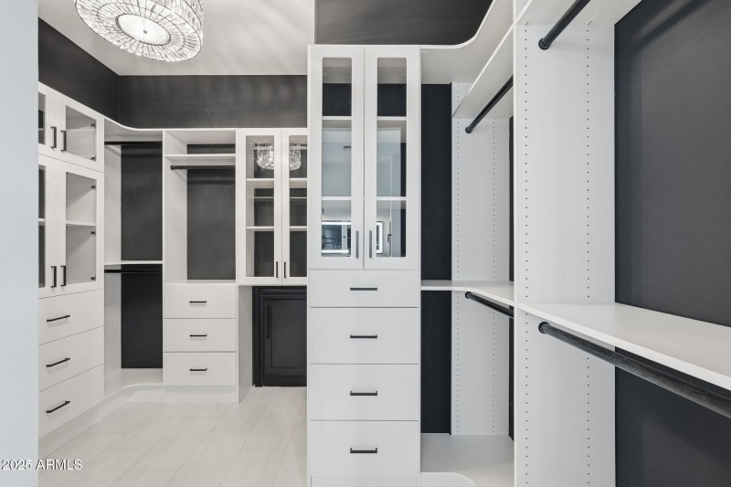Custom closet 2r-mls-029_ListerPros