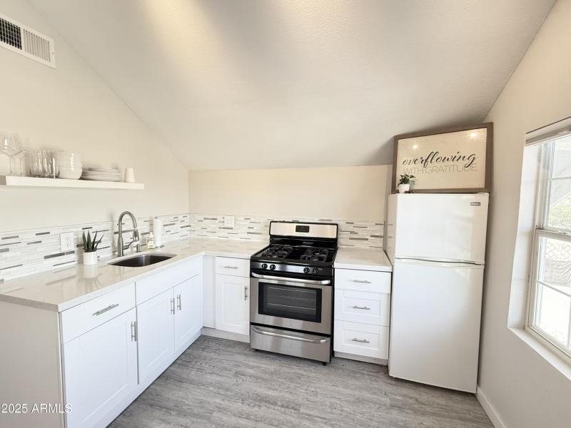 Upstairs ADU/Split Master Suite Option