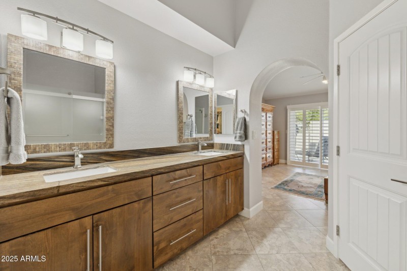 Primary Bath - Privat Toilet Room