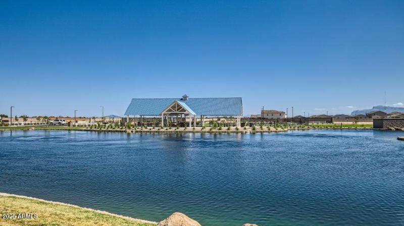 080724_azh_walesranch_pic_amenities_lake