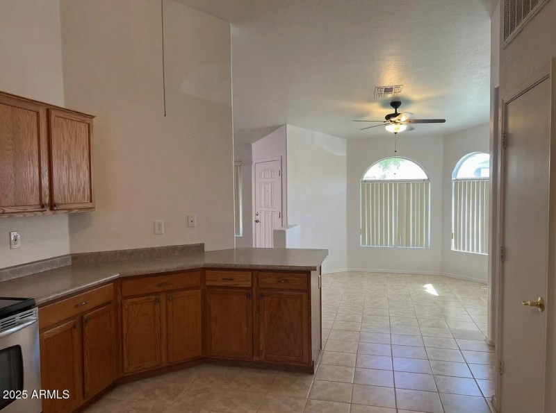 34c4bf2517d21cb2e2022b92956e1425-uncropp