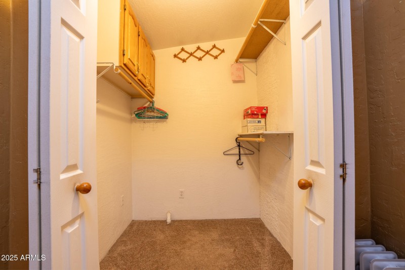 7RV06280-HDR-2 18870 master bedroom clos