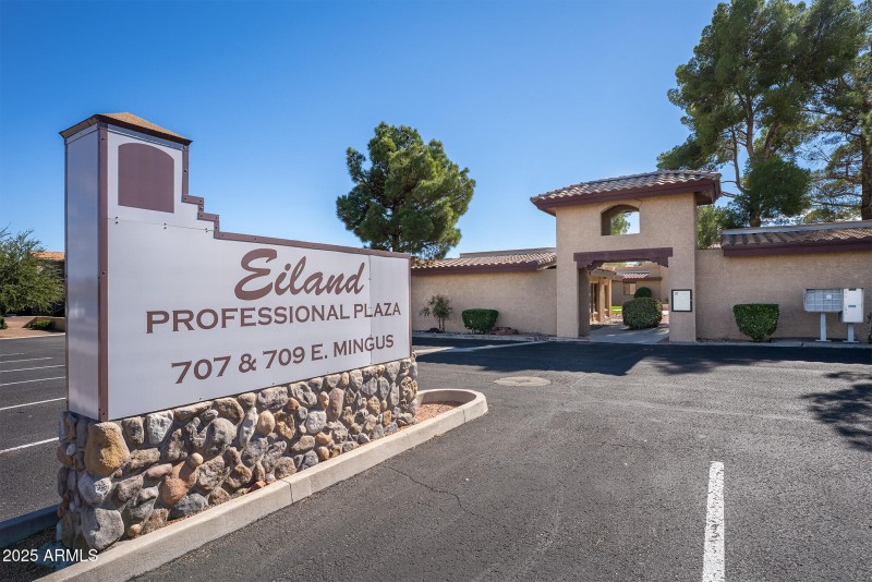 EIland Plaza_Exterior 5