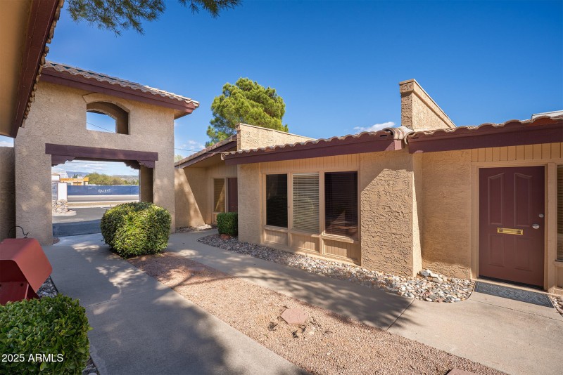 EIland Plaza_Exterior 7