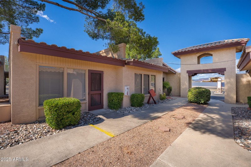 EIland Plaza_Exterior 9