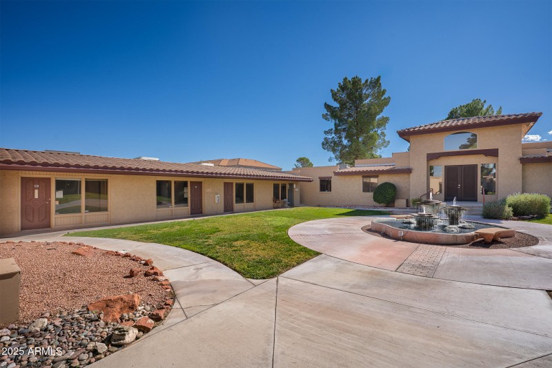 EIland Plaza_Exterior 10