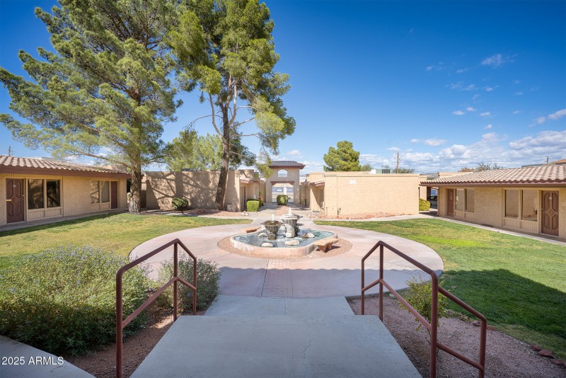 EIland Plaza_Exterior 16