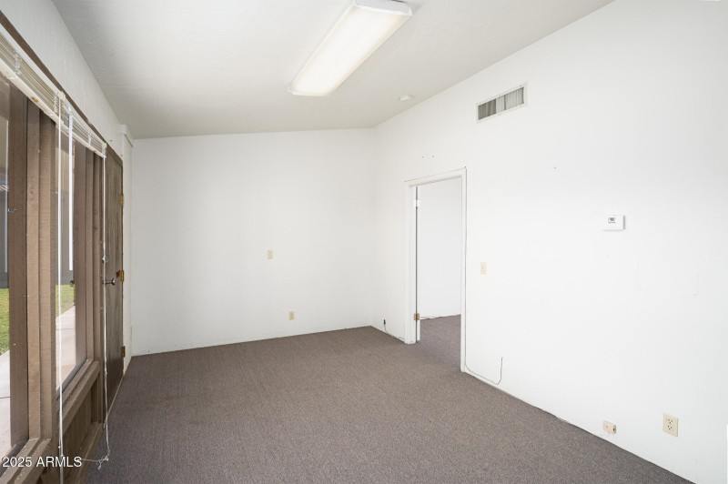 EIland Plaza_Office 3_4