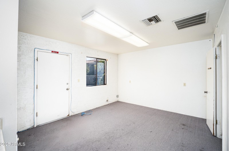 EIland Plaza_Office 3_11