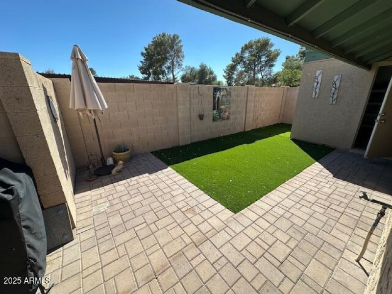 Enclosed Front Patio Area
