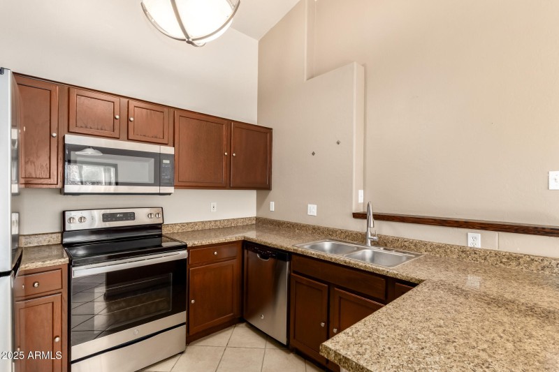 Kitchen with Peninsula