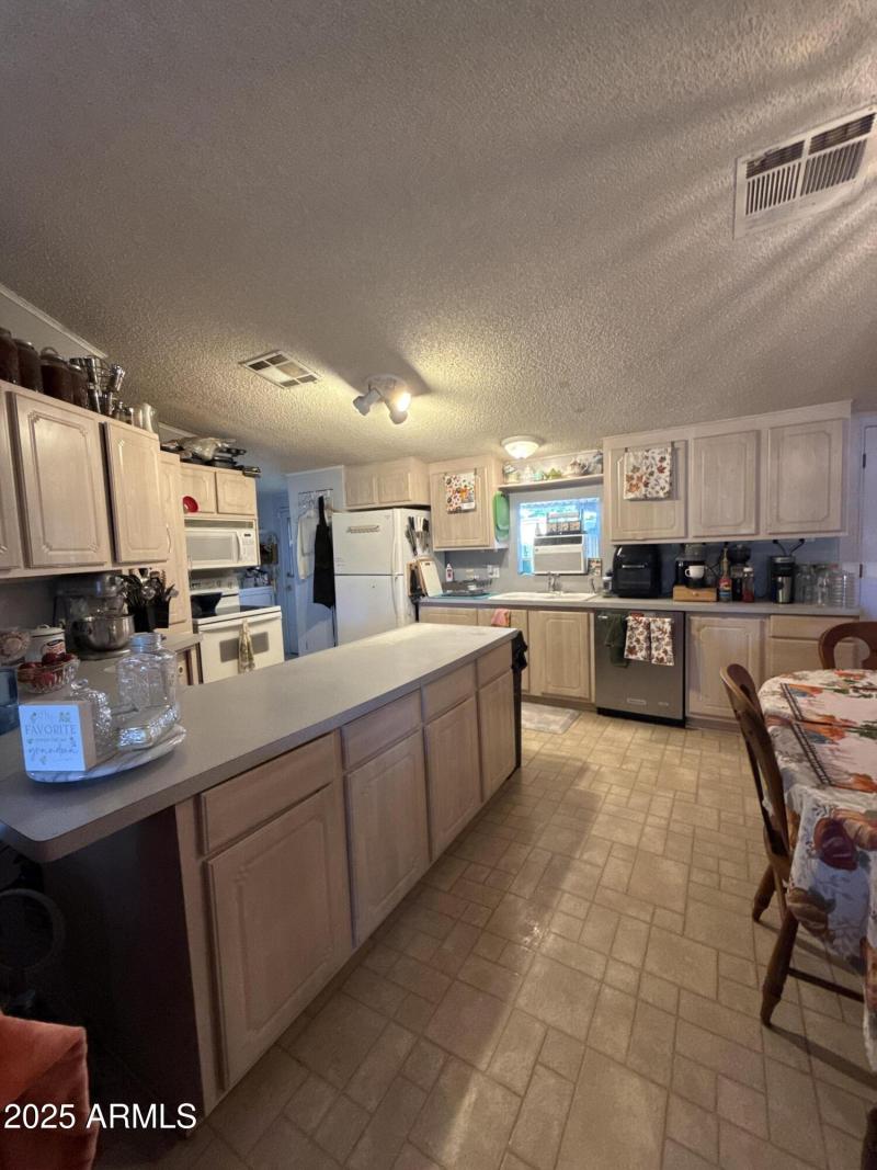 78346456946__C9F9D9CA-94F0-4403-9018-069