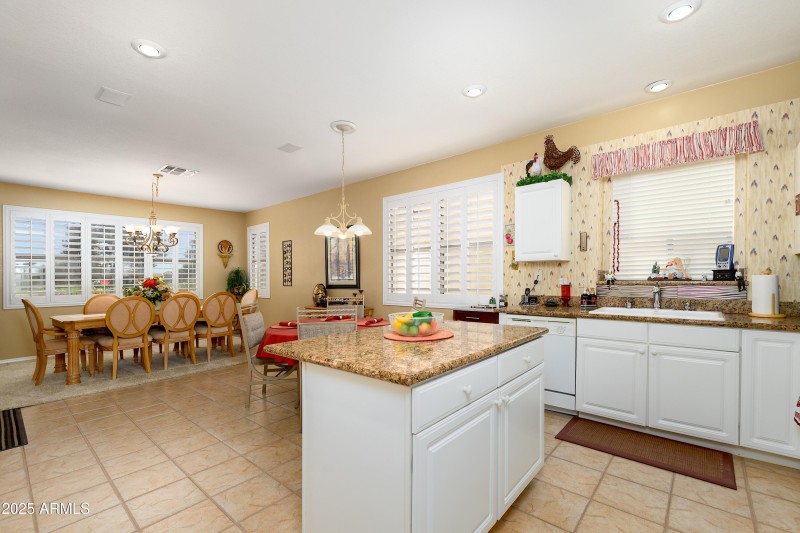 Open Site-Line to Dining Areas