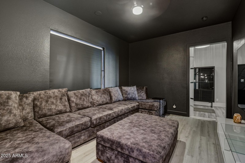 16-web-or-mls-18422 N 14th St Phoenix, A