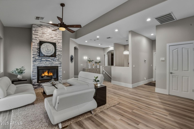 26-web-or-mls-18422 N 14th St Phoenix, A