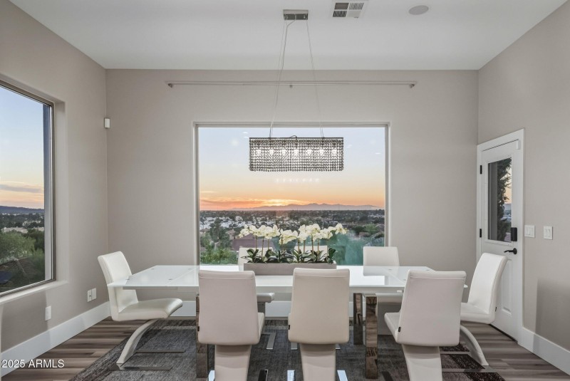 52-web-or-mls-18422 N 14th St Phoenix, A