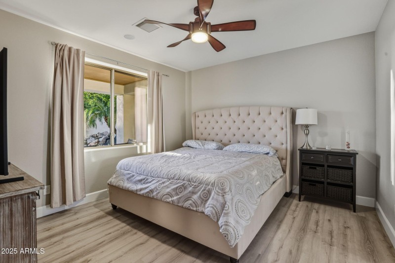 80-web-or-mls-18422 N 14th St Phoenix, A