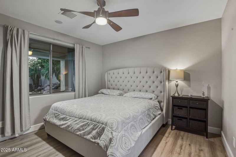 82-web-or-mls-18422 N 14th St Phoenix, A