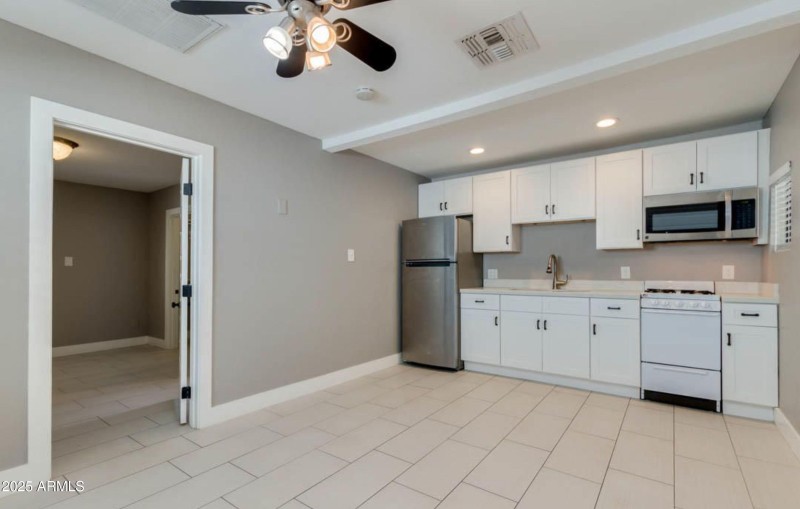 Roosevelt 2 kitchen 2