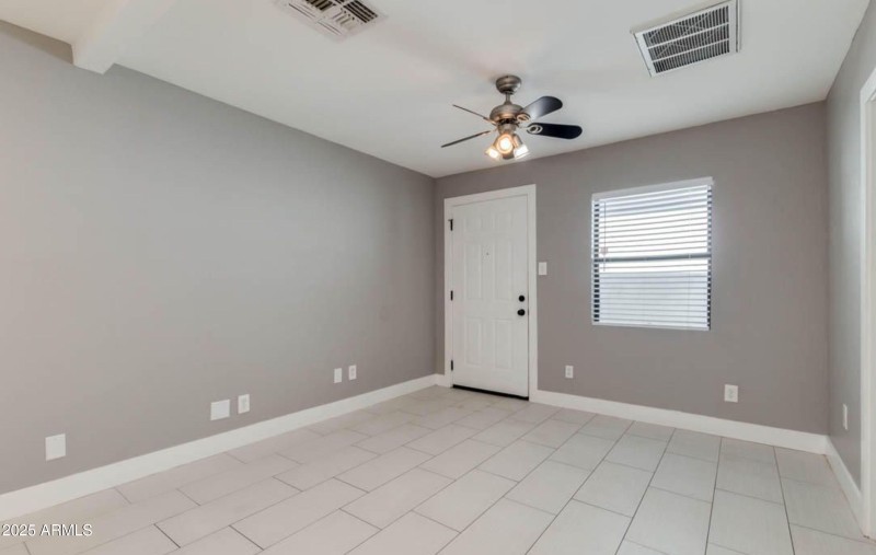 Roosevelt 2 living 3