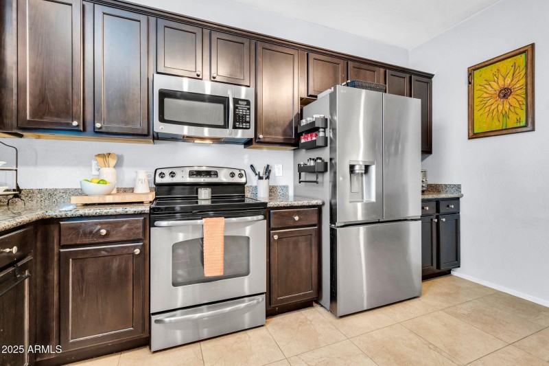 4131 E Oakland St-15