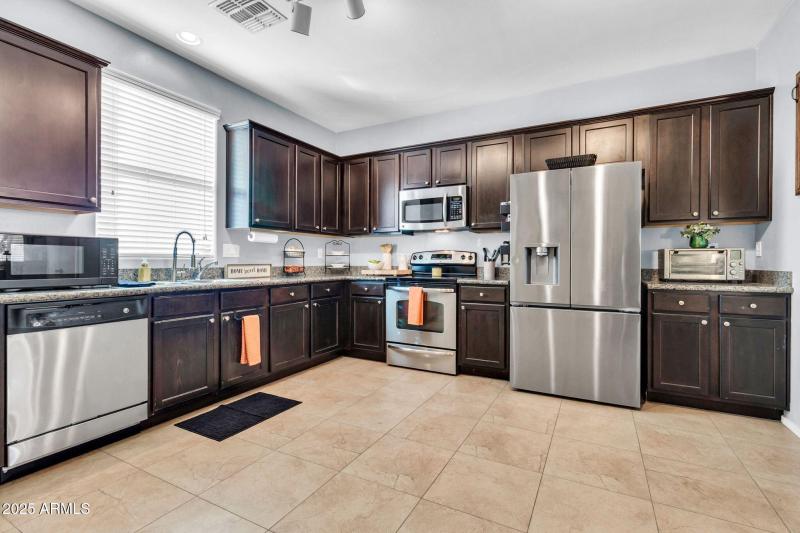 4131 E Oakland St-18