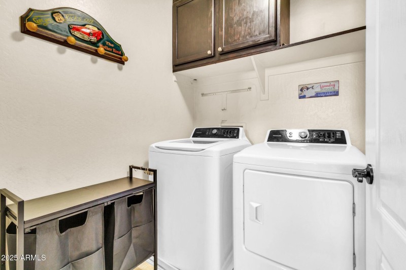 4131 E Oakland St-25