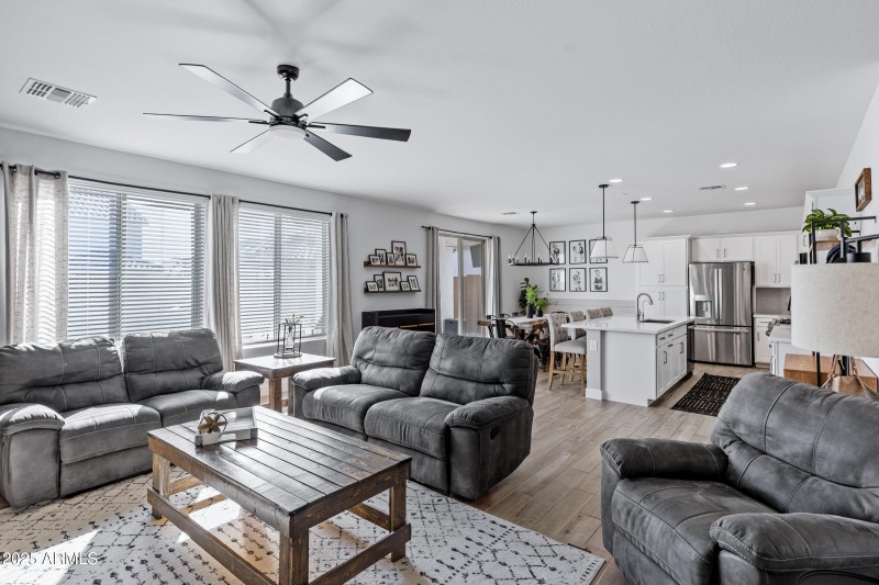 14233 W Cottontail Ln-10