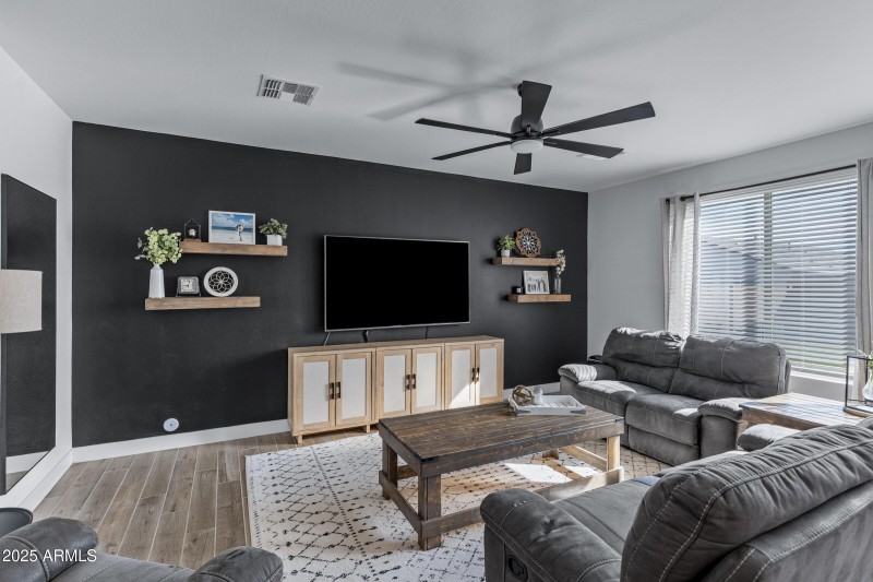 14233 W Cottontail Ln-12