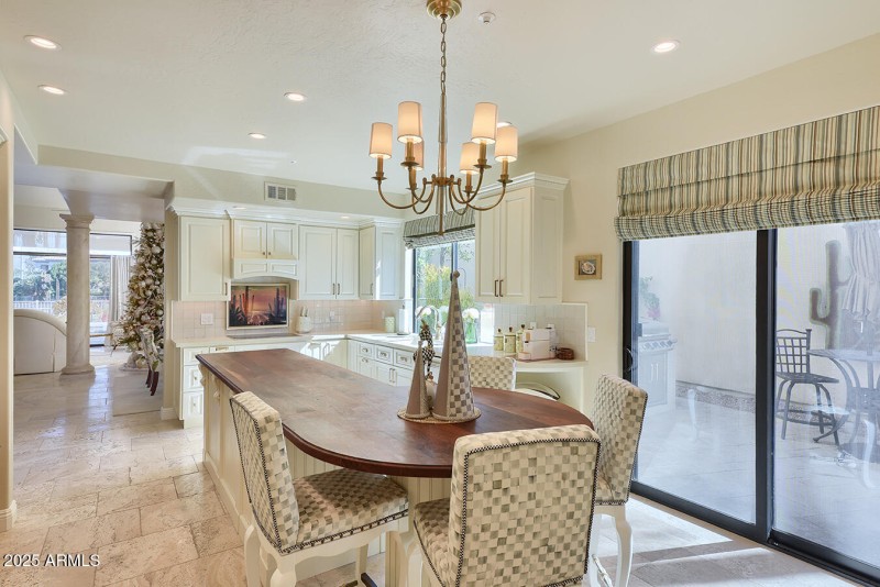 SLIDER TO SIDE PATIO/BBQ