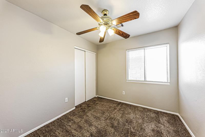 11-photo-Bedroom-289d093f-b80f-4f2b-8869