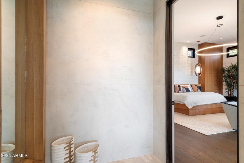 020-Primary Bedroom Foyer