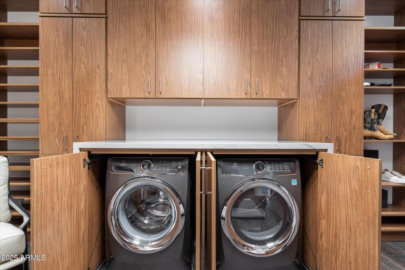 036-Primary Bedroom Closet