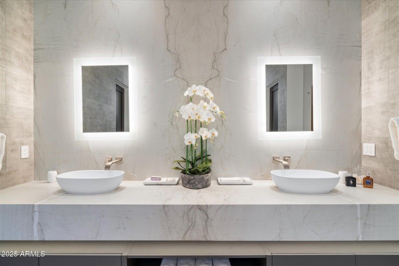 041-Bedroom 1 Bathroom