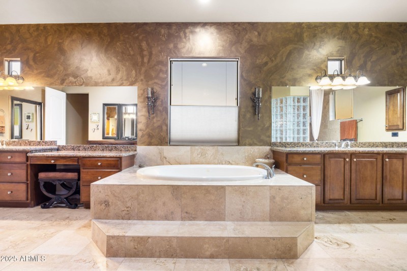 master bath tub