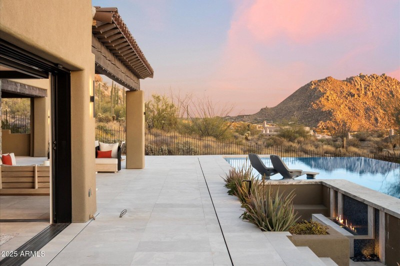 084-Backyard _ Pool _ View