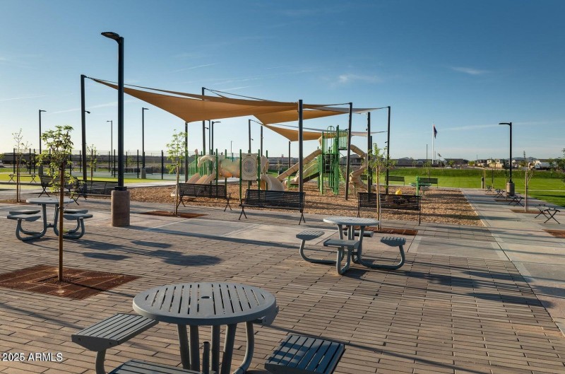 20250905214933580040000000-o