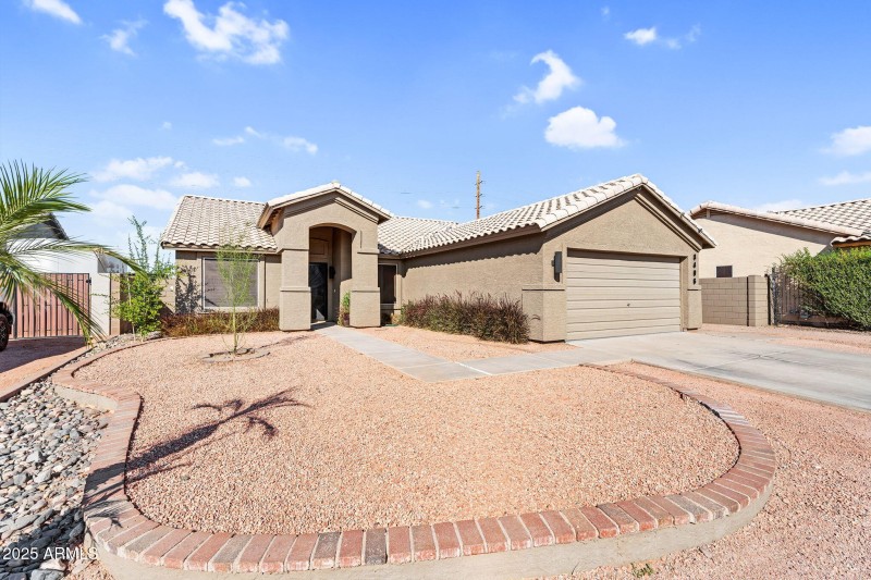 2-web-or-mls-8406 W Dahlia Dr -2