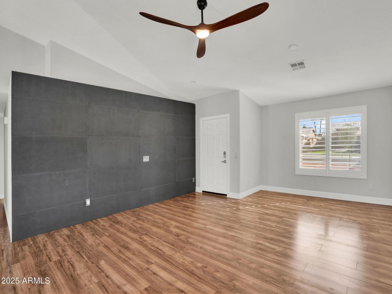 8-web-or-mls-8406 W Dahlia Dr -7