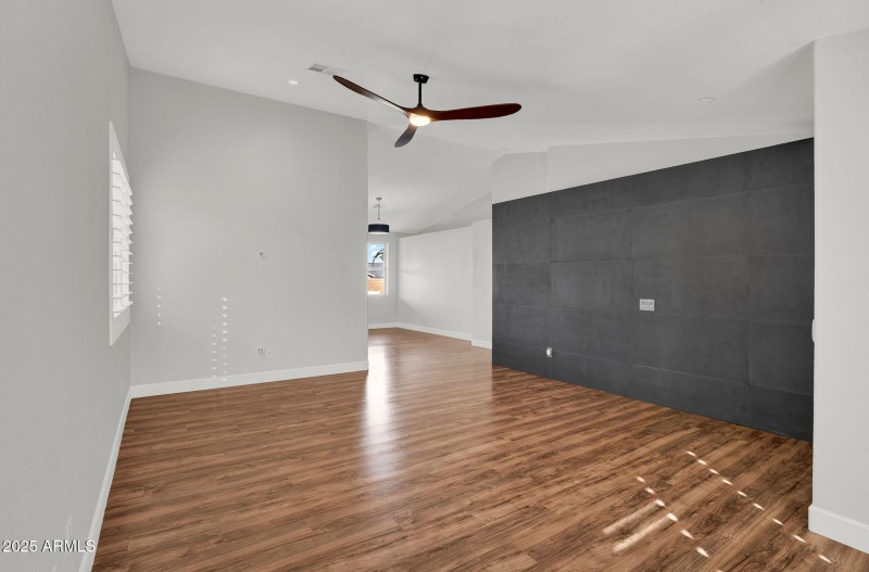 11-web-or-mls-8406 W Dahlia Dr -8