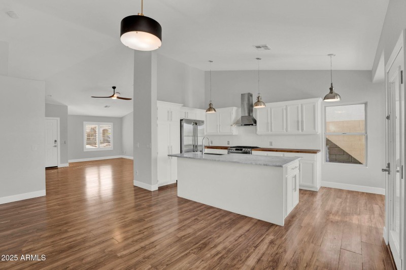 12-web-or-mls-8406 W Dahlia Dr -19