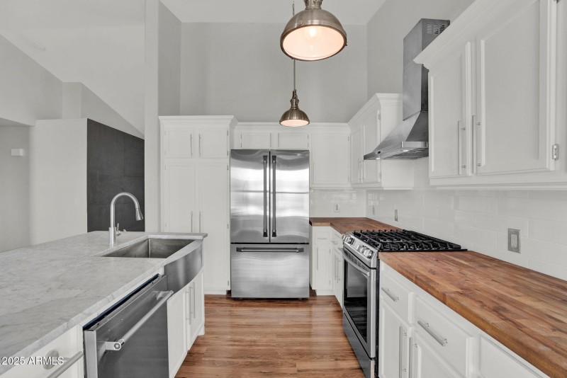 18-web-or-mls-8406 W Dahlia Dr -13