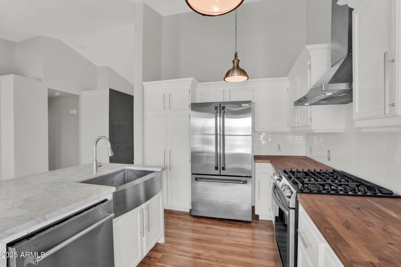 20-web-or-mls-8406 W Dahlia Dr -14