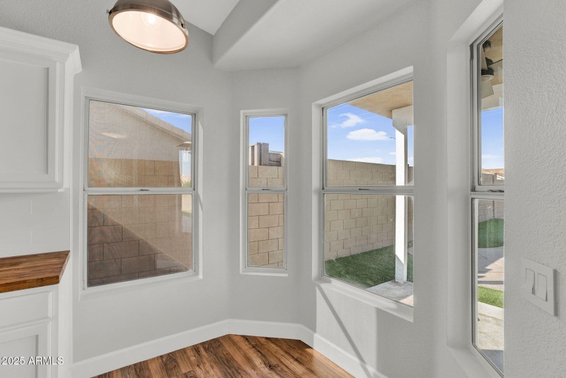 22-web-or-mls-8406 W Dahlia Dr -21