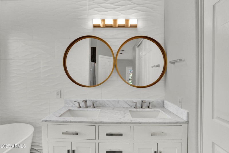 30-web-or-mls-8406 W Dahlia Dr -34